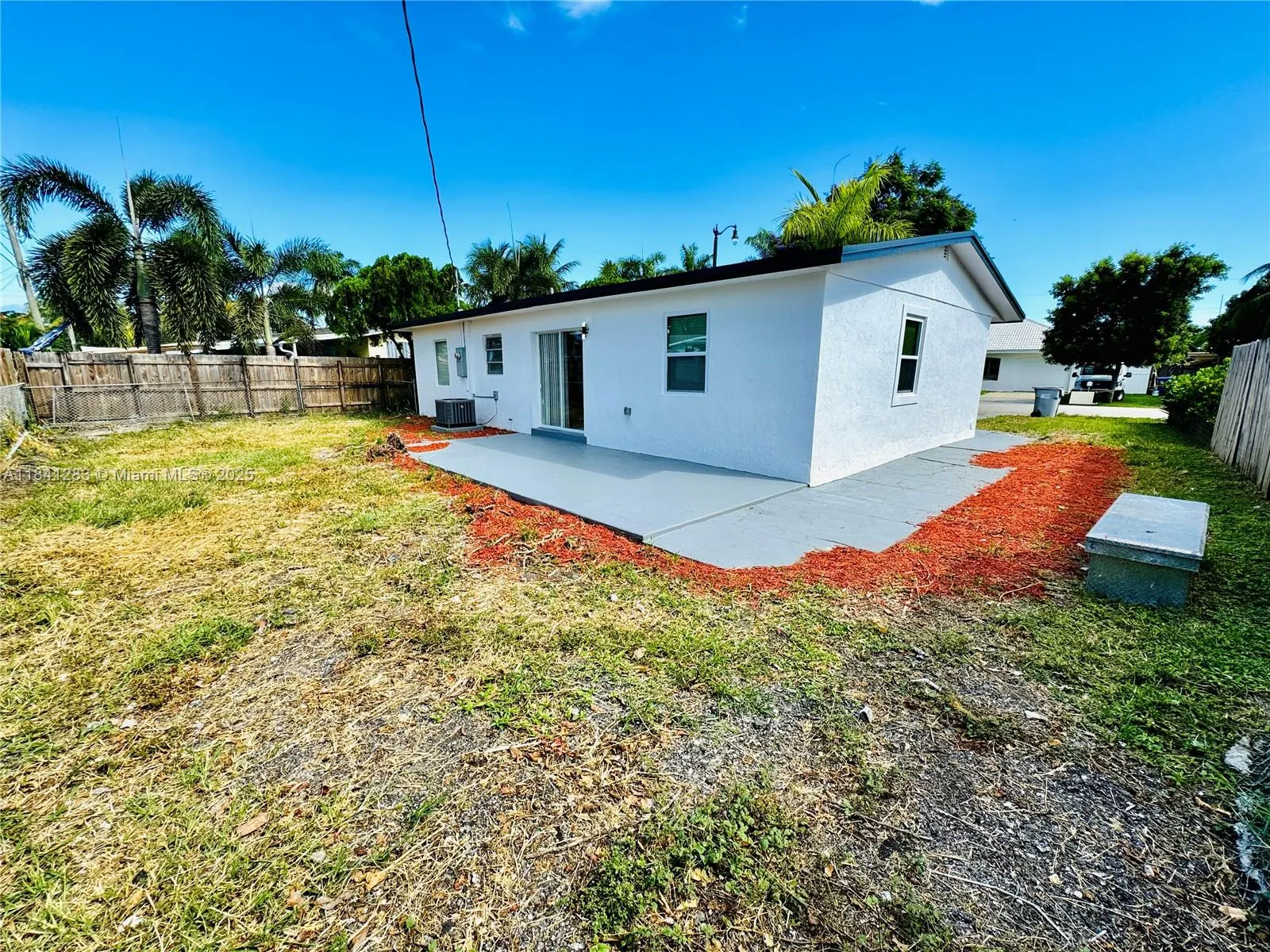 1649 NE 30th Ct