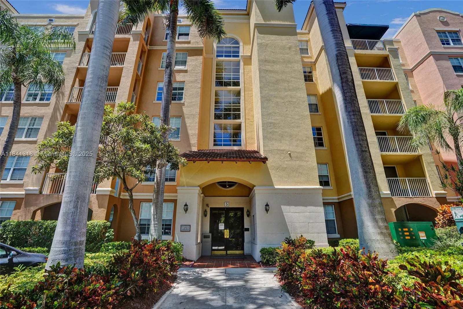 19701 E Country Club Dr, #5306