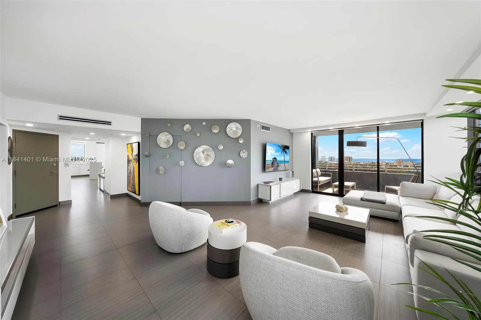 1330 West Ave, #1813