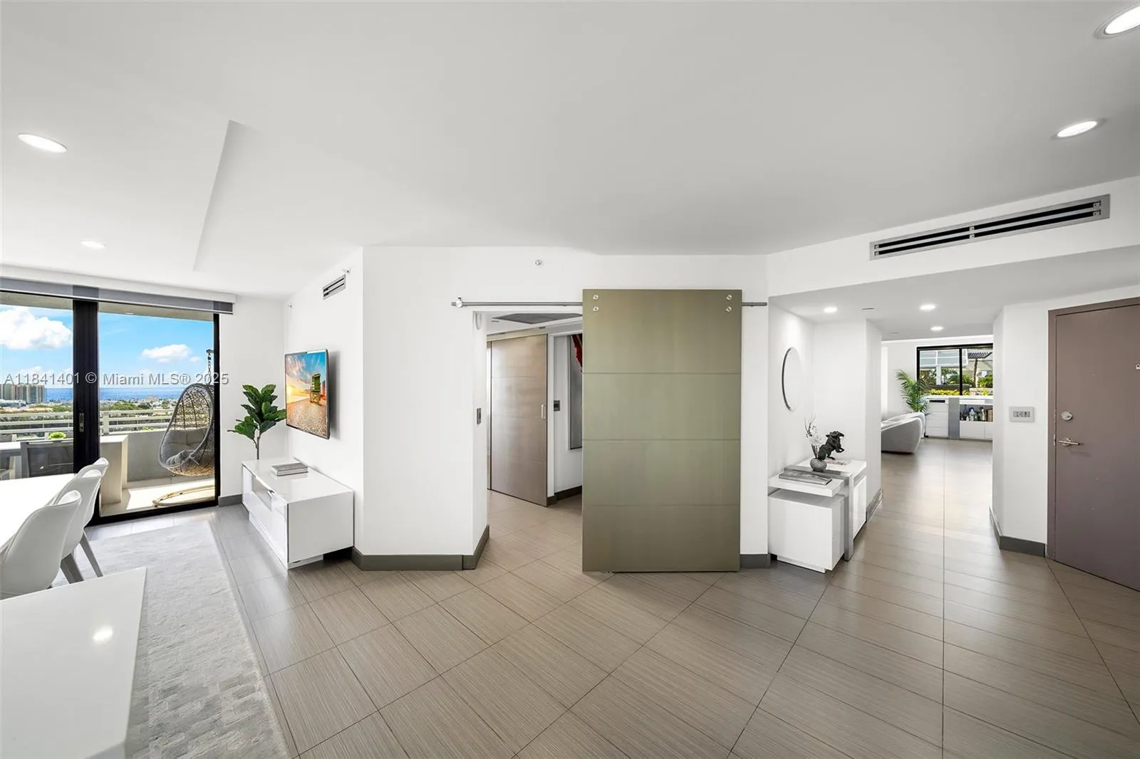 1330 West Ave, #1813