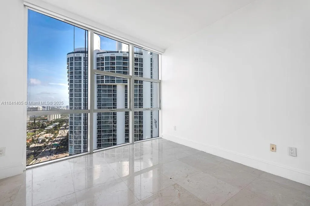 18101 Collins Ave, #4601