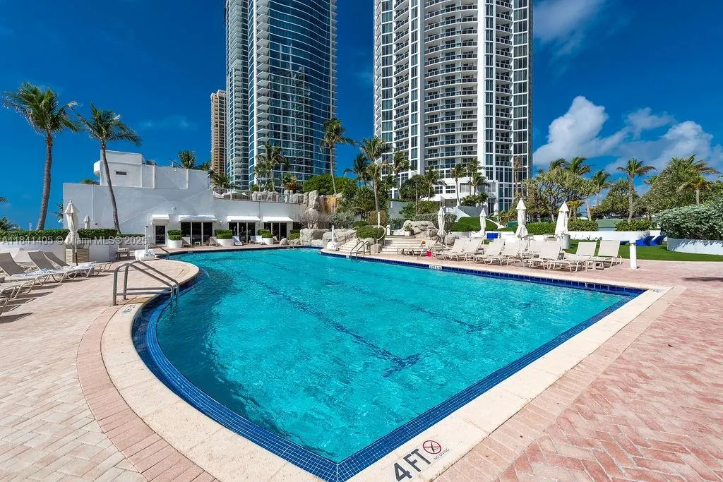 18101 Collins Ave, #4601