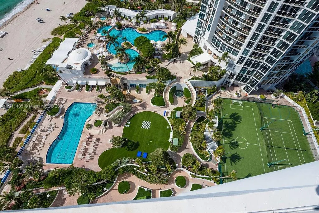 18101 Collins Ave, #4601