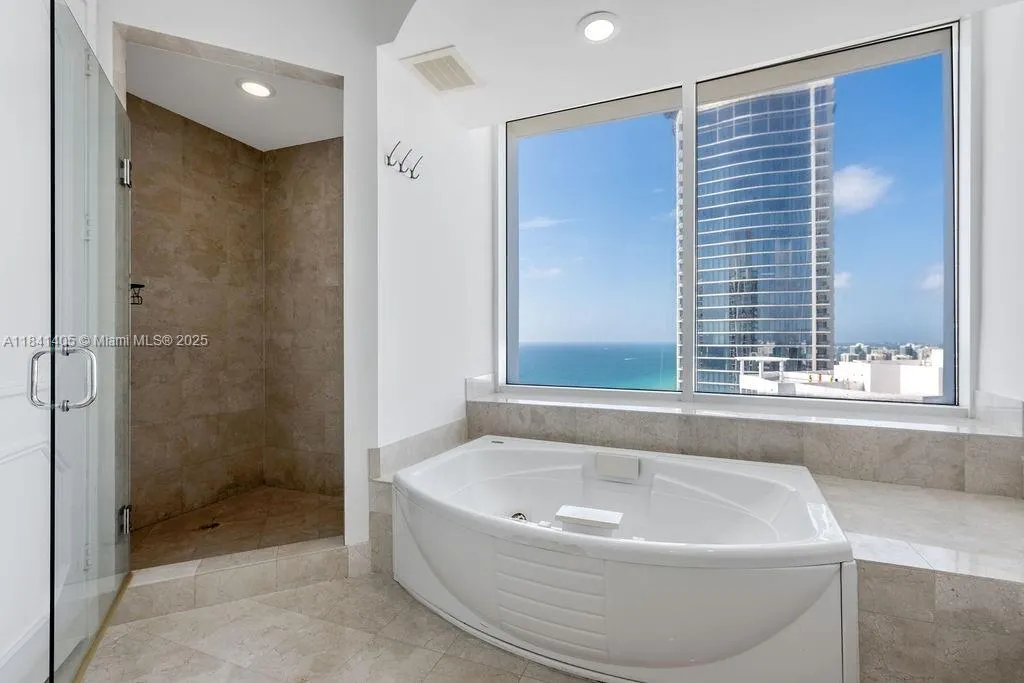 18101 Collins Ave, #4601