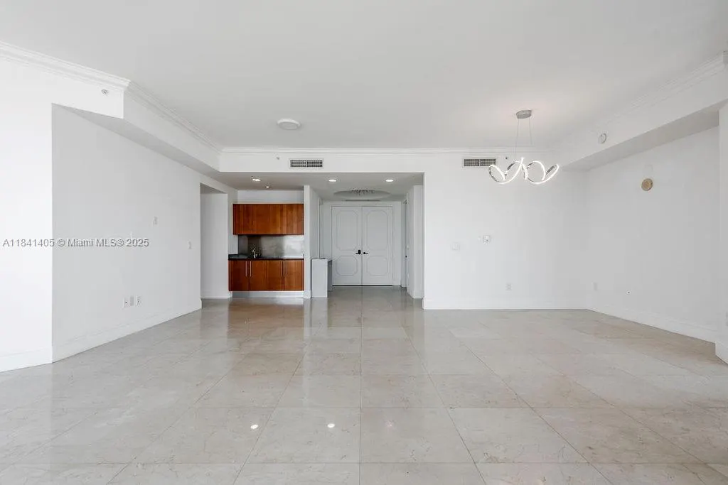 18101 Collins Ave, #4601