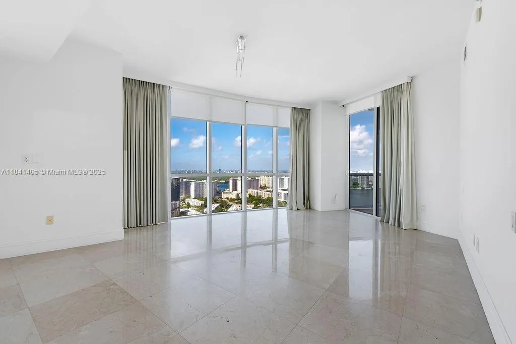 18101 Collins Ave, #4601