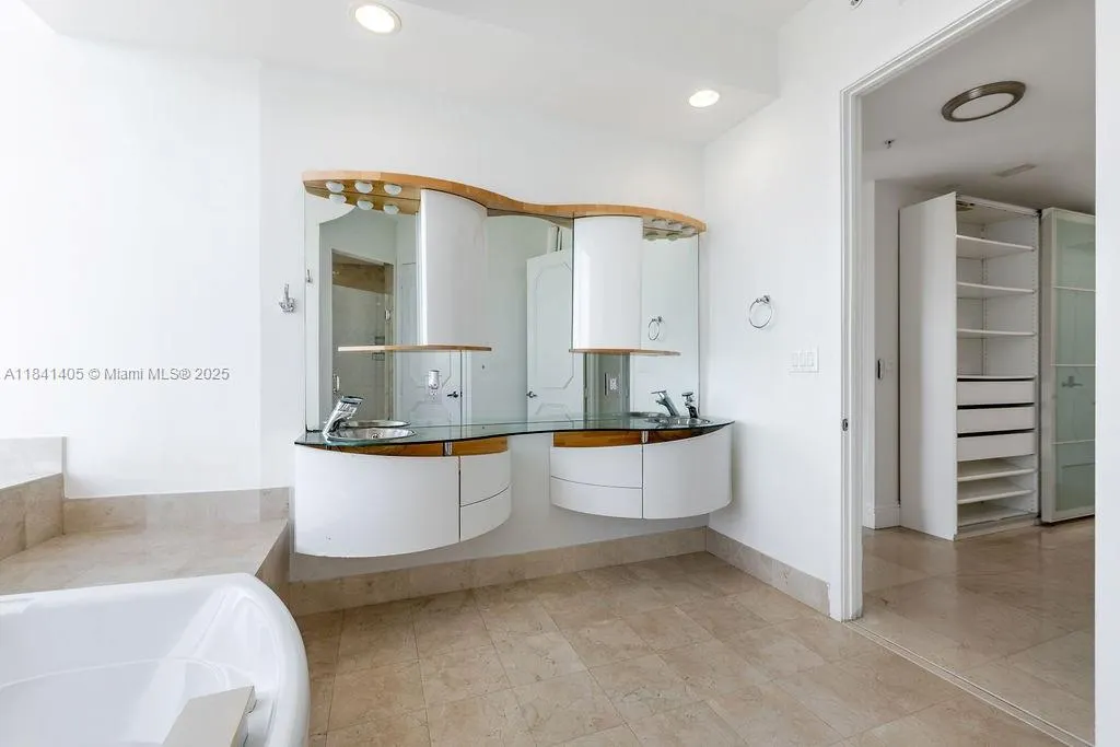 18101 Collins Ave, #4601