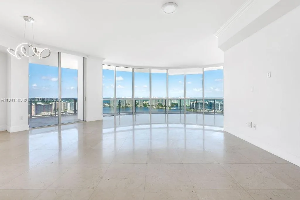 18101 Collins Ave, #4601