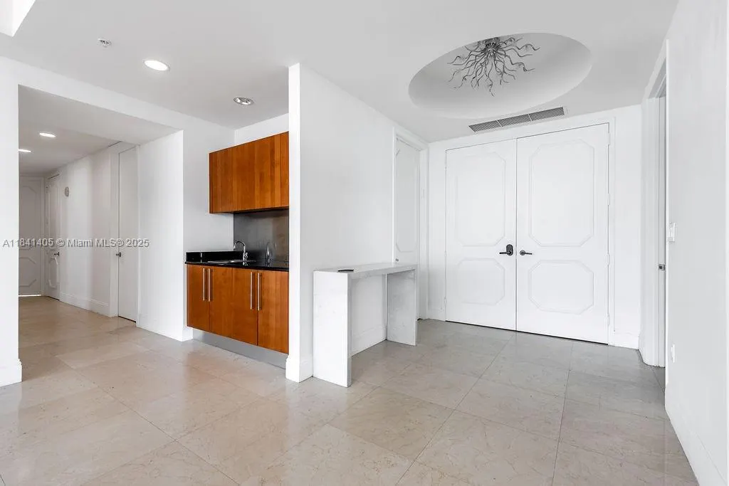 18101 Collins Ave, #4601