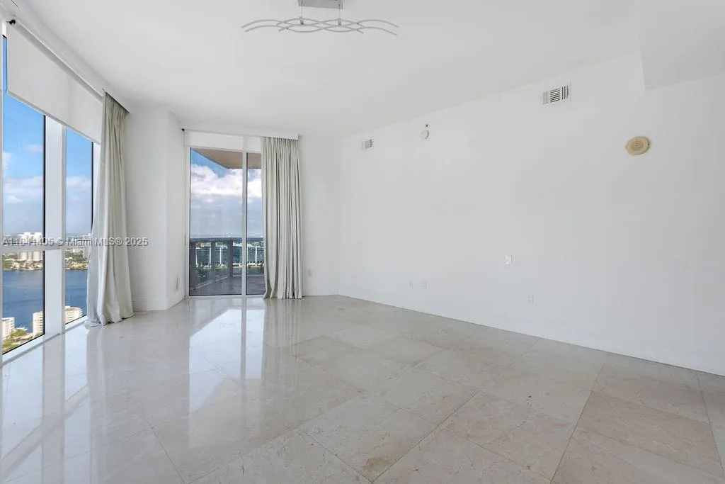 18101 Collins Ave, #4601