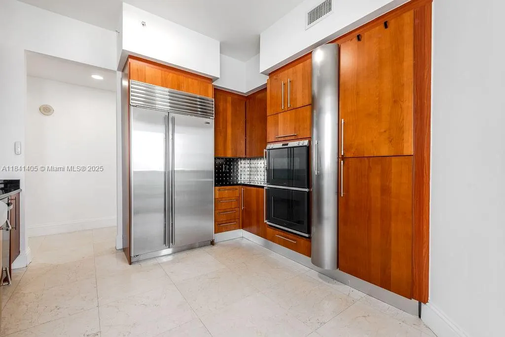 18101 Collins Ave, #4601
