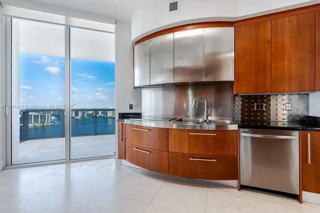 18101 Collins Ave, #4601