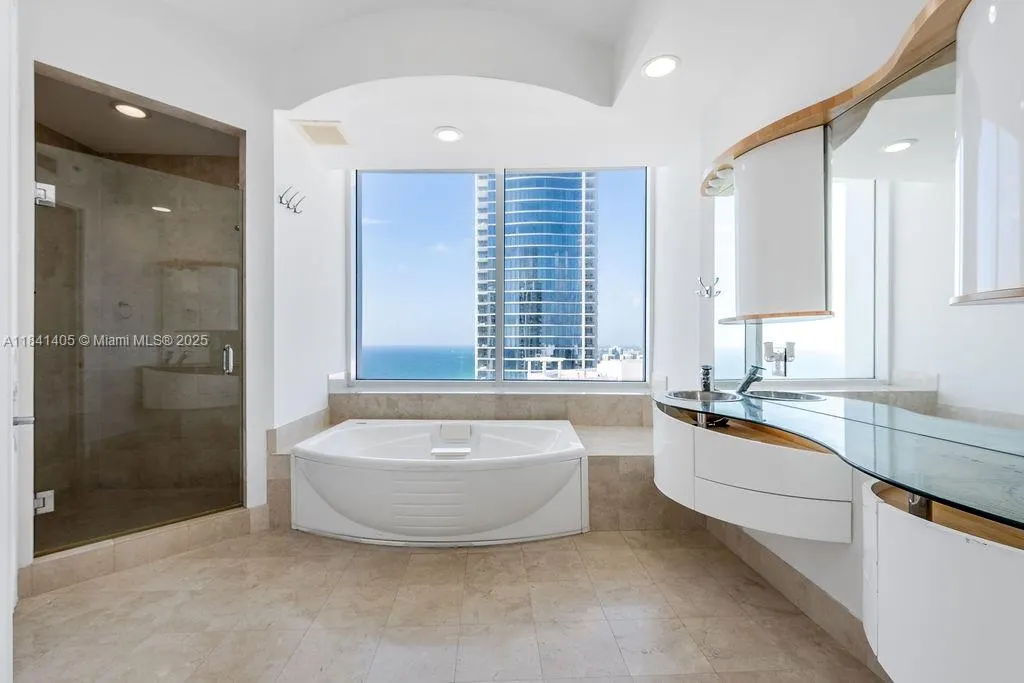 18101 Collins Ave, #4601