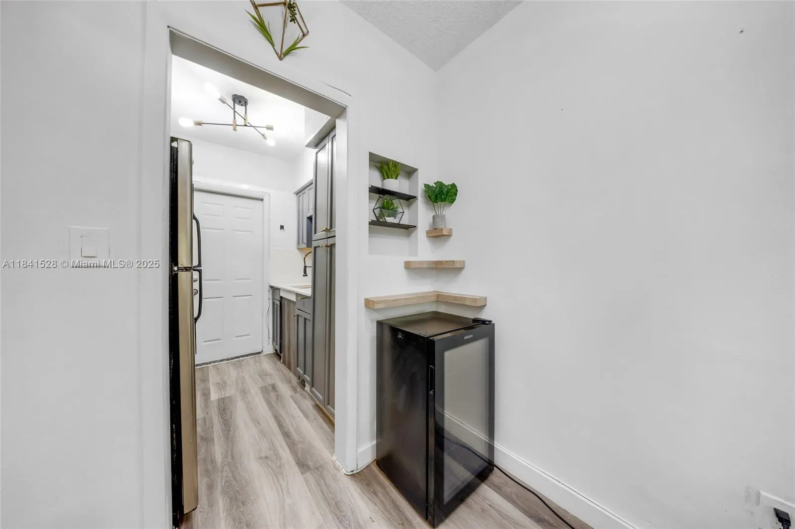 7720 Harding Ave, #3