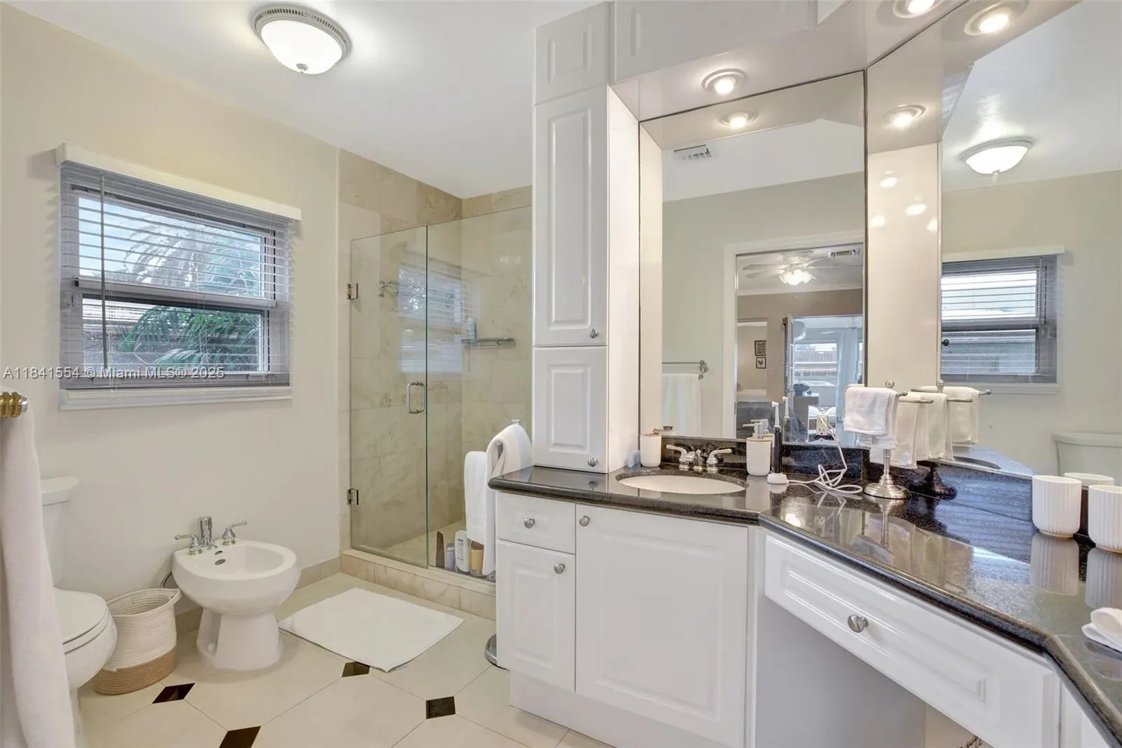 317 NE 5th Ct