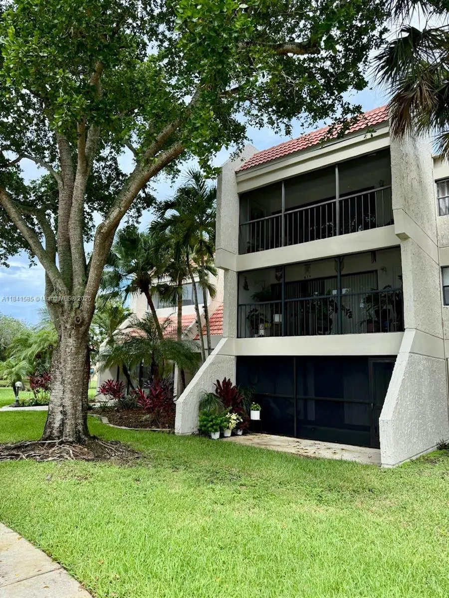 210 Lakeview Dr, #102