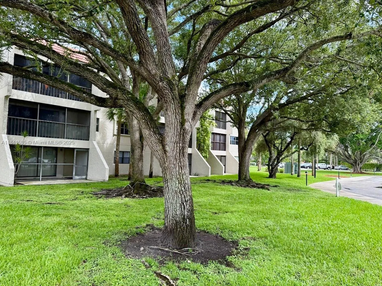 210 Lakeview Dr, #102