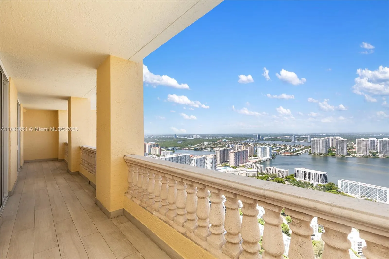17875 Collins Ave, #PH4701