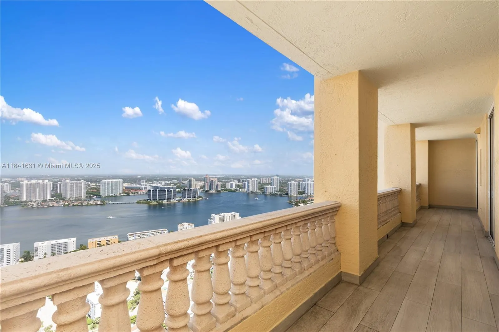 17875 Collins Ave, #PH4701