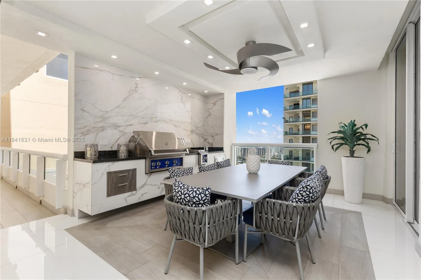 17875 Collins Ave, #PH4701