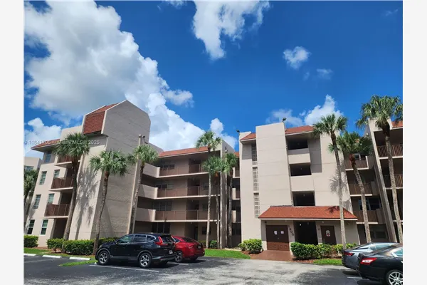 1900 Sabal Palm Dr