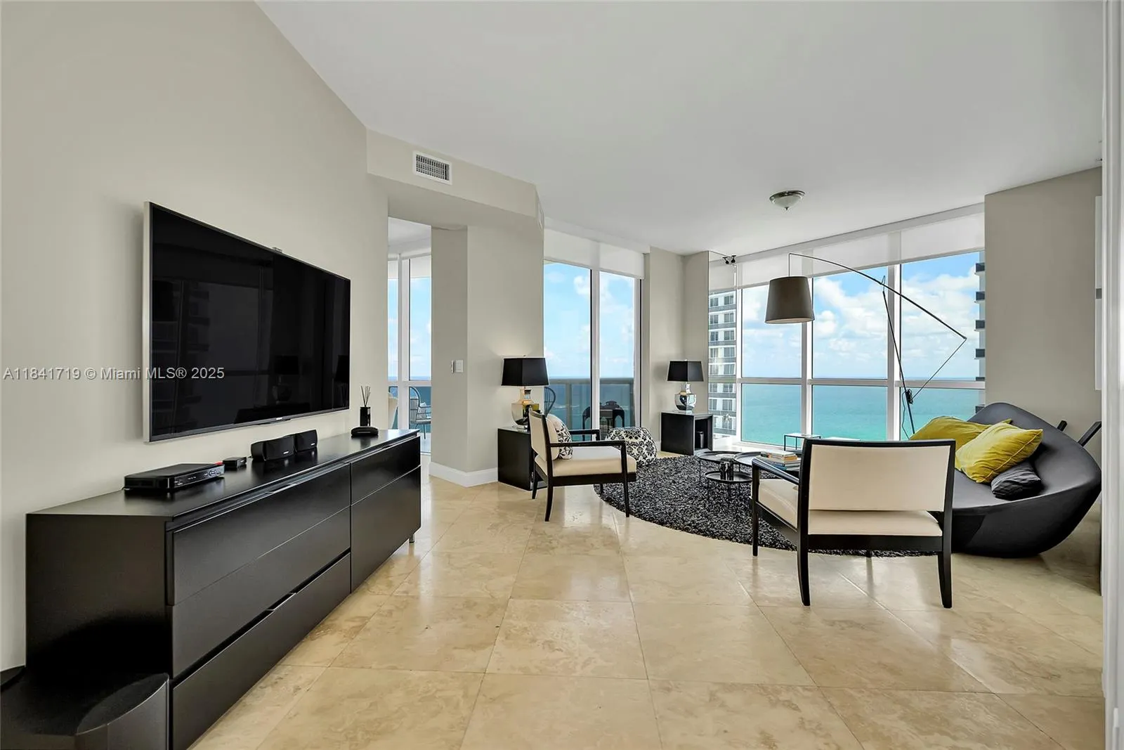 18201 Collins Ave, #4009A