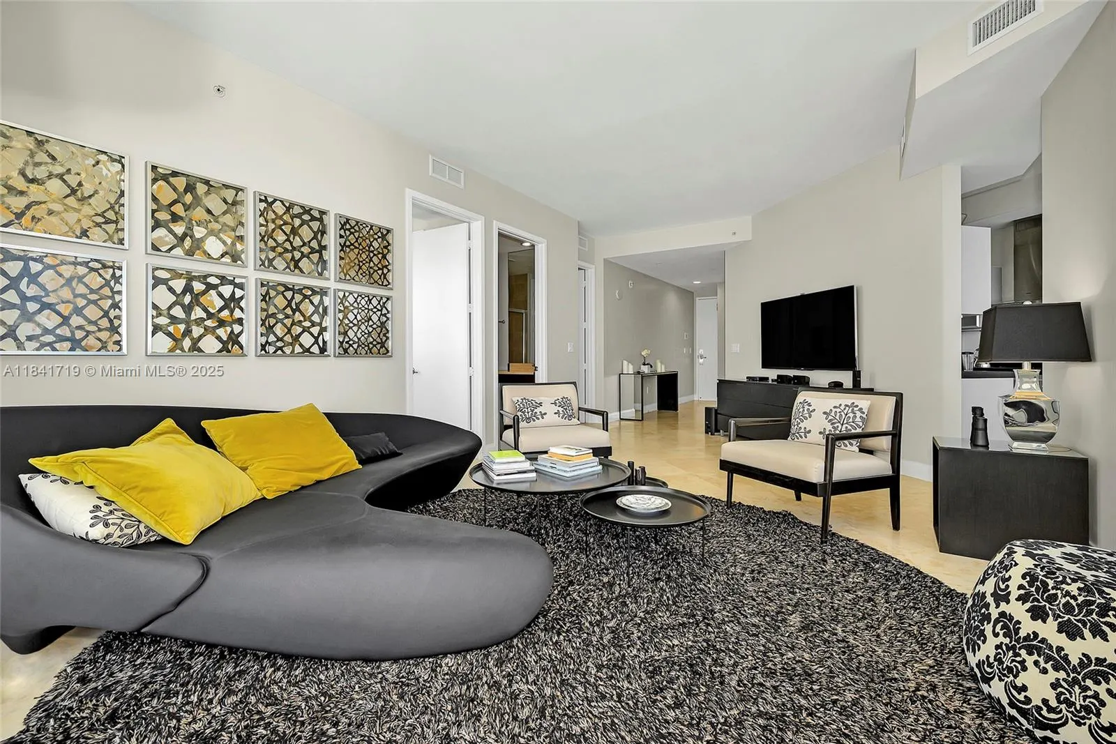 18201 Collins Ave, #4009A