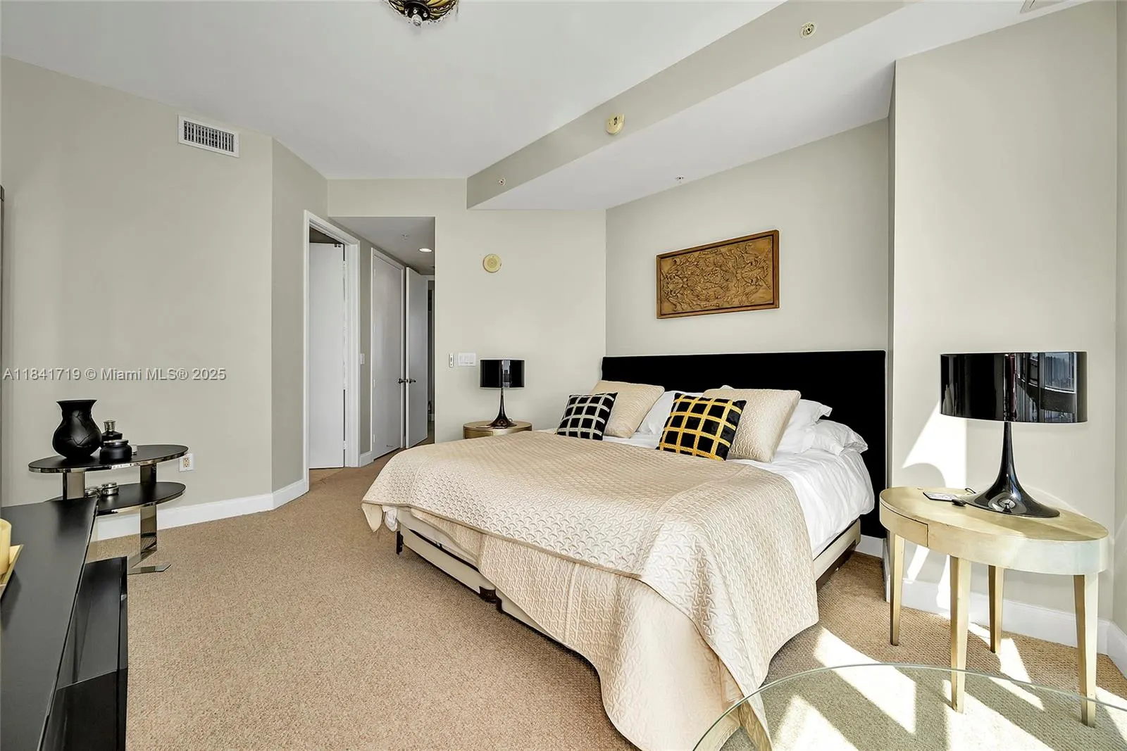 18201 Collins Ave, #4009A