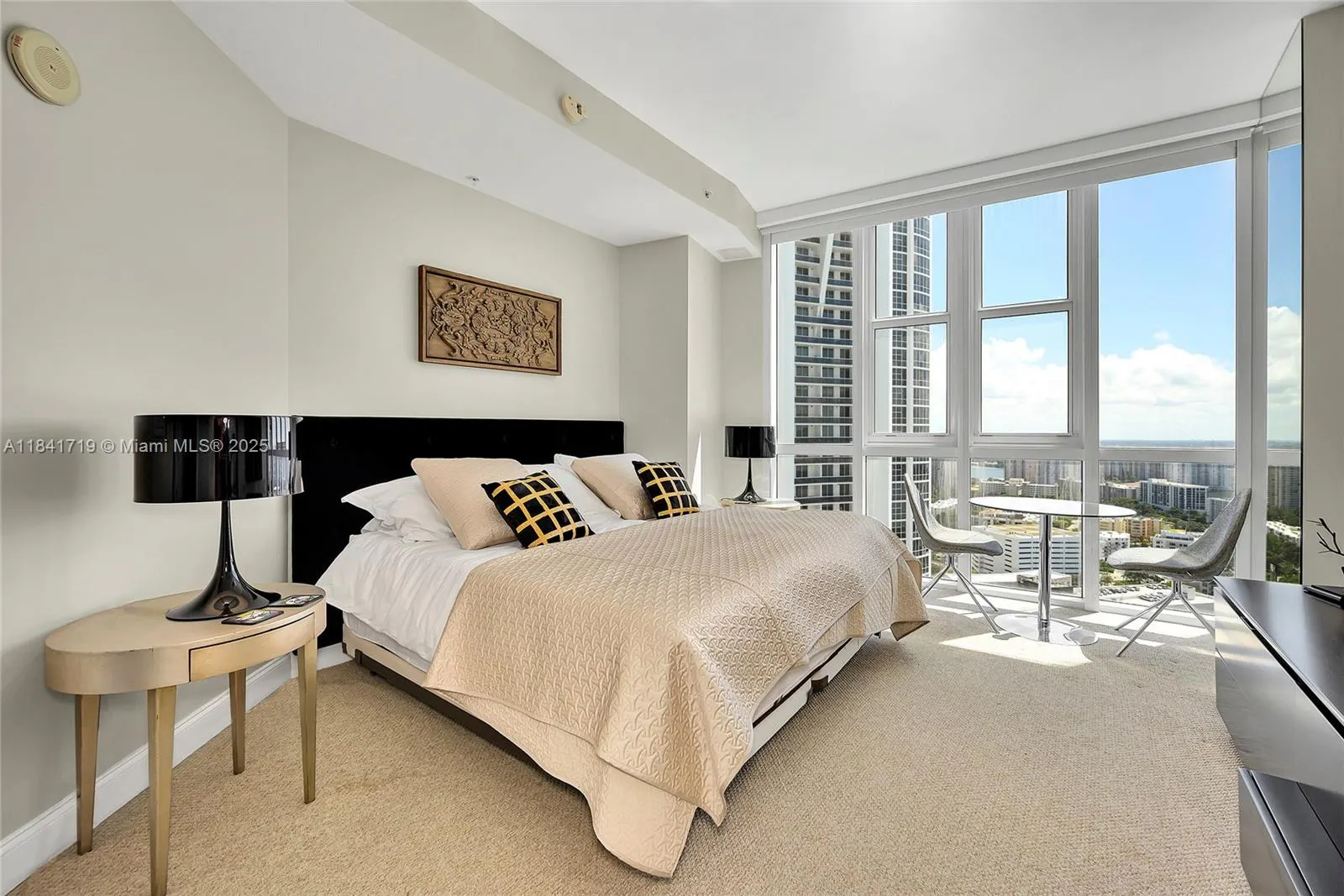18201 Collins Ave, #4009A