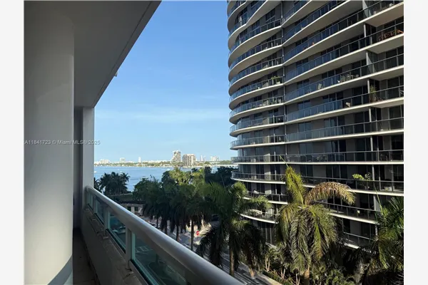 1800 N Bayshore Dr