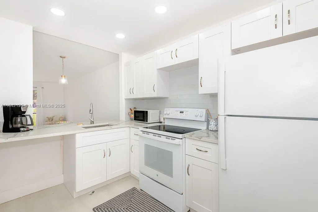 10434 Sunrise Lakes Blvd, #109