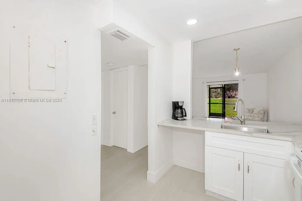 10434 Sunrise Lakes Blvd, #109