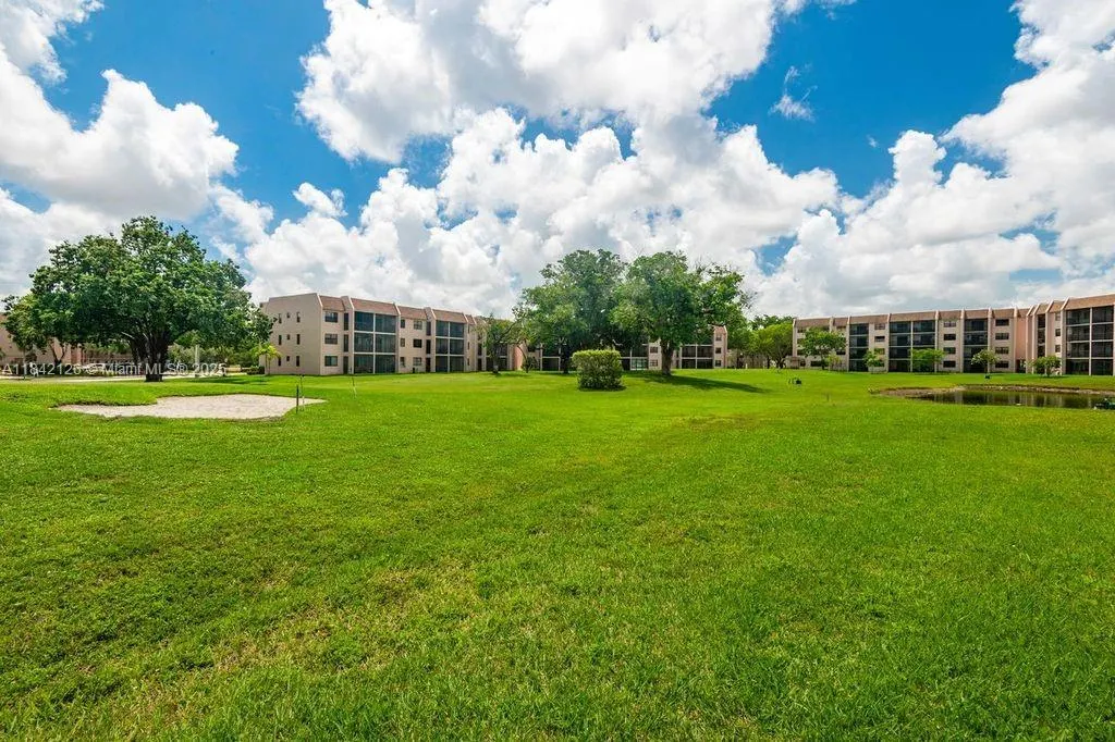 10434 Sunrise Lakes Blvd, #109