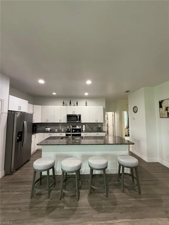 3030 Iris Cir