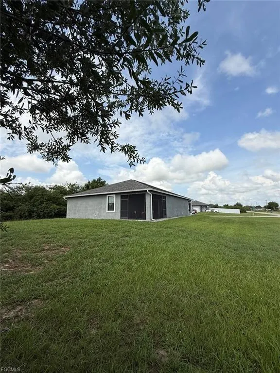 3030 Iris Cir