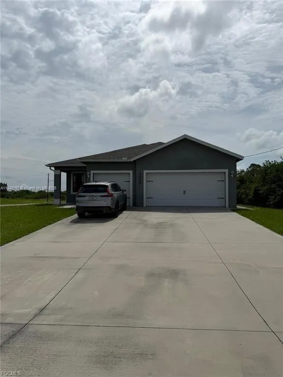 3030 Iris Cir