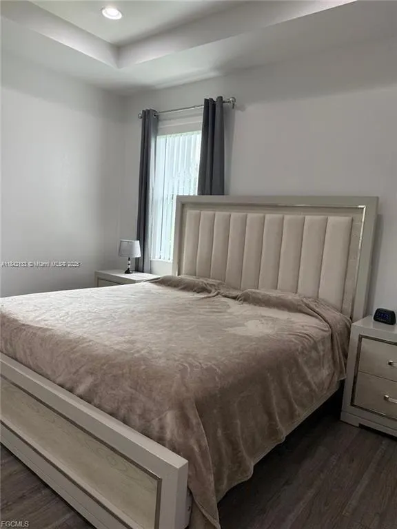 3030 Iris Cir