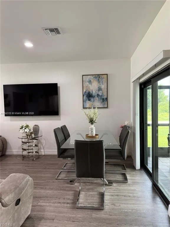 3030 Iris Cir