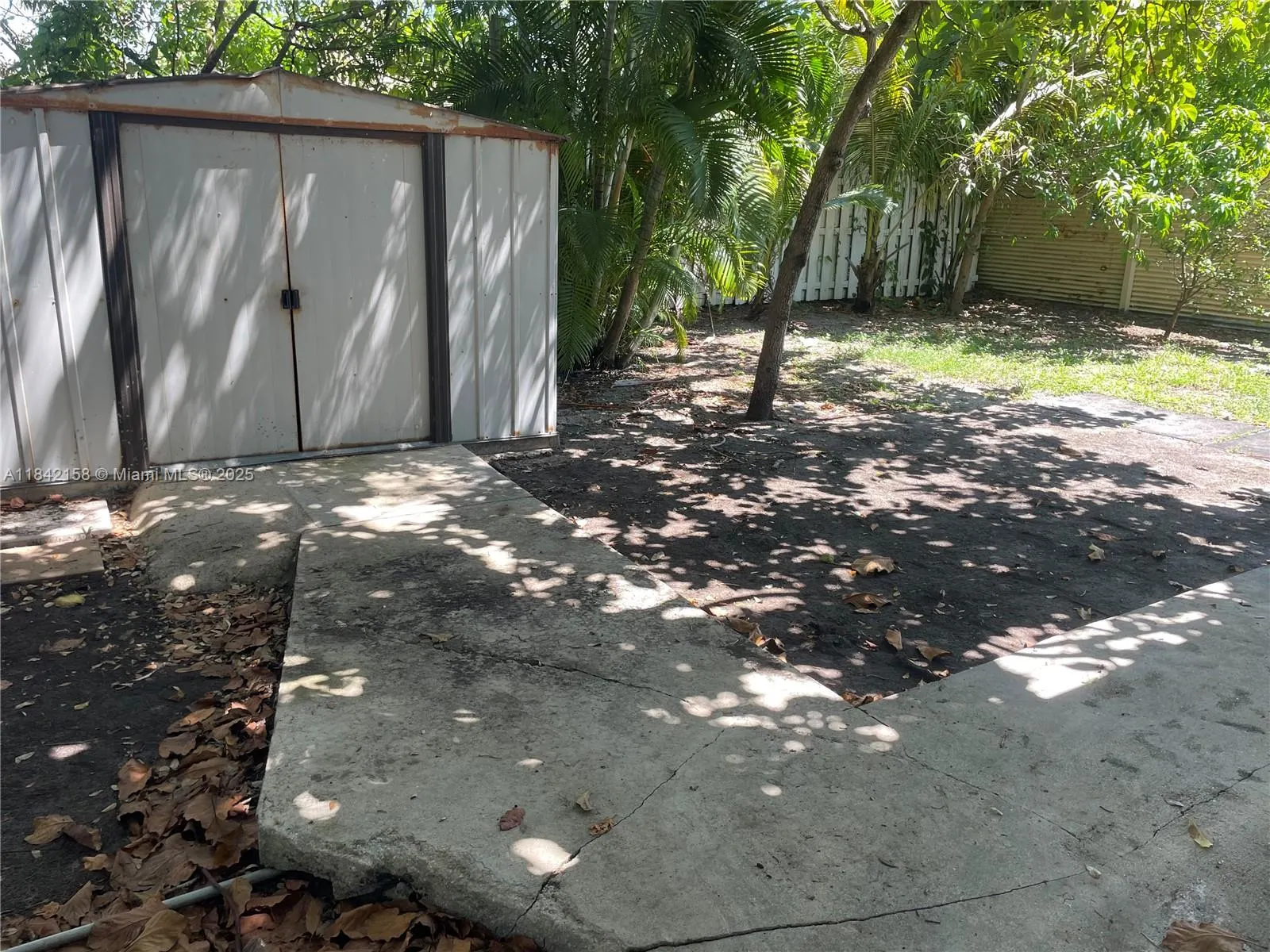 638 SW 10th St