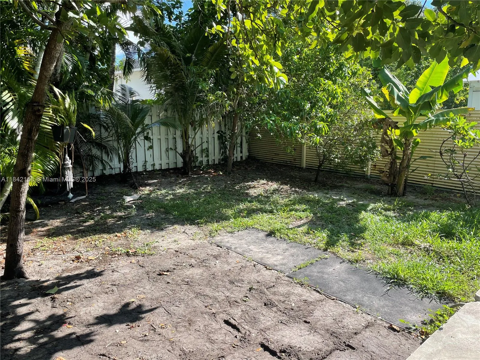 638 SW 10th St