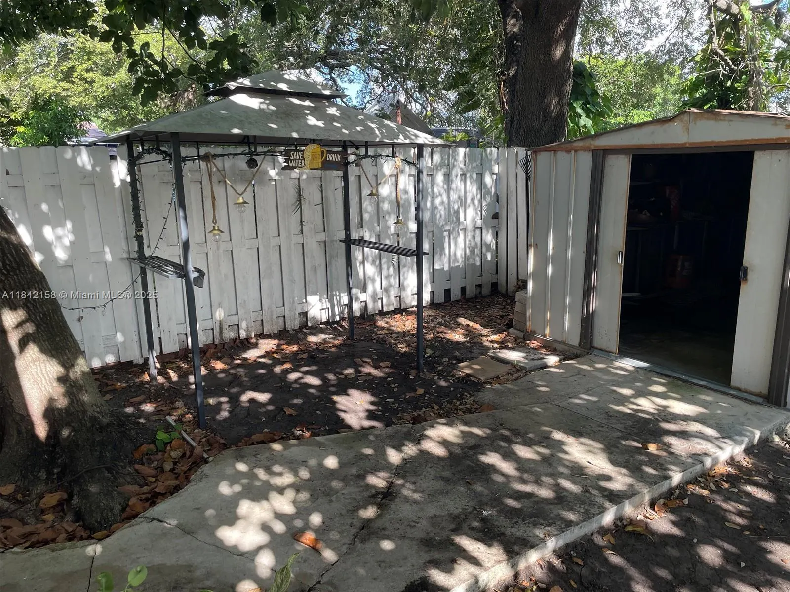 638 SW 10th St