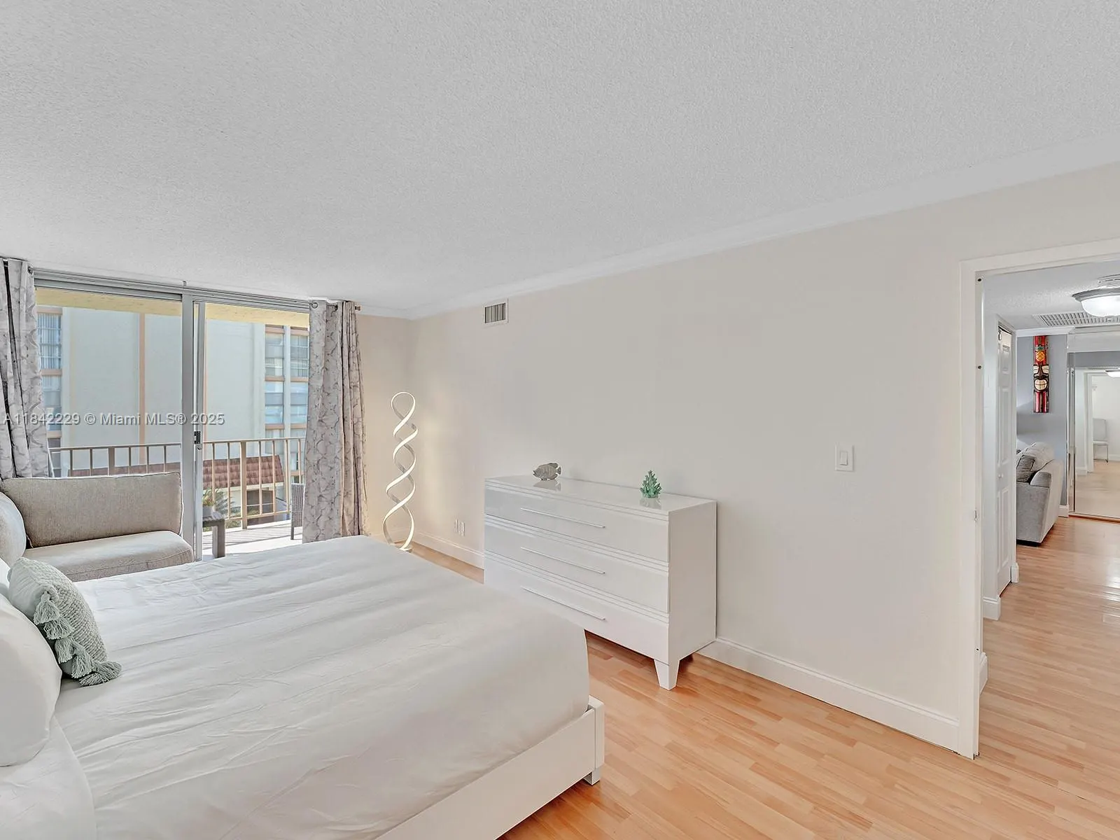 851 Three Islands Blvd, #303