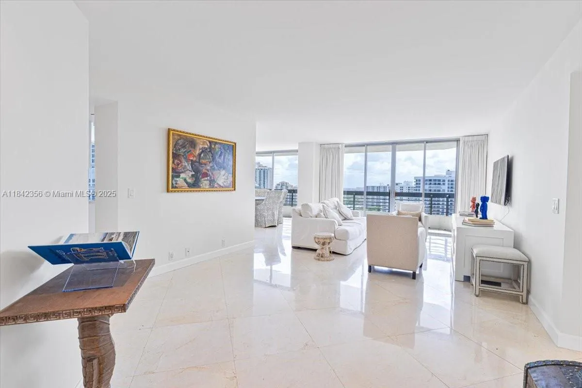 3500 Mystic Pointe Dr, #2101