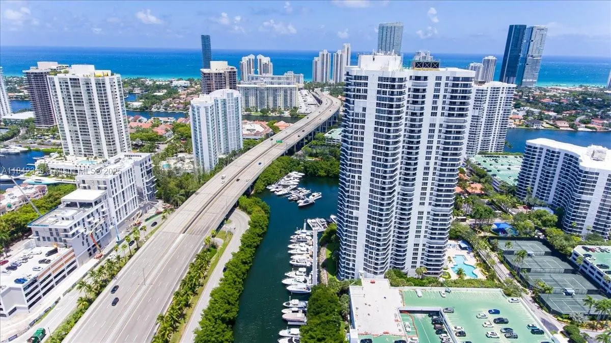 3500 Mystic Pointe Dr, #2101
