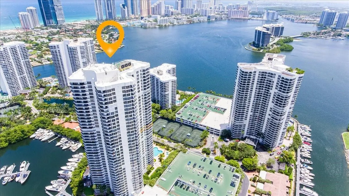 3500 Mystic Pointe Dr, #2101