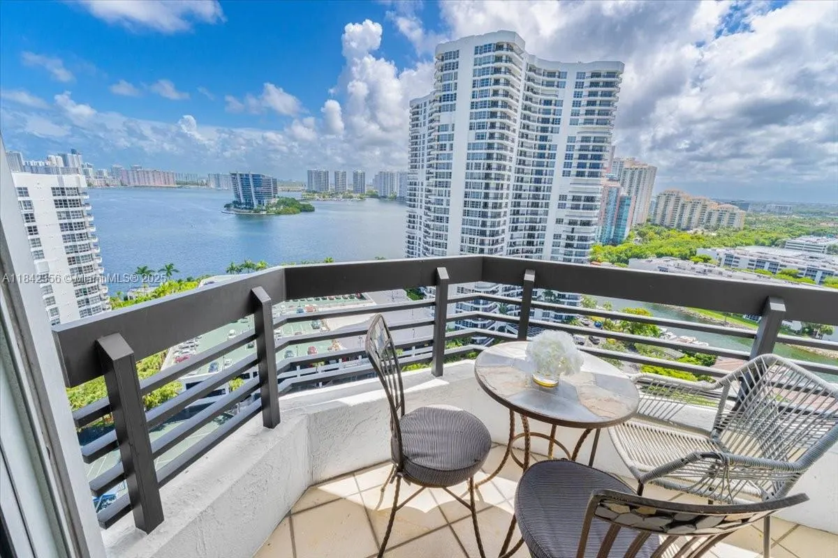 3500 Mystic Pointe Dr, #2101