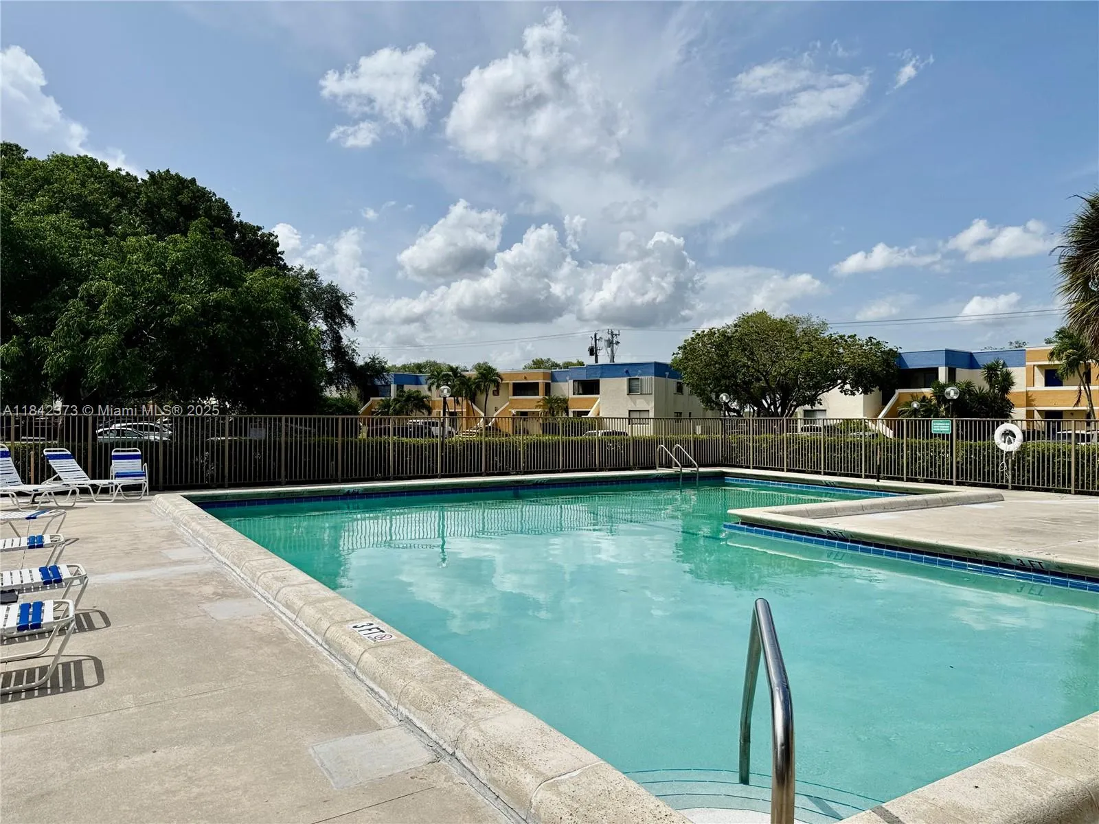 185 Lakeview Dr, #101