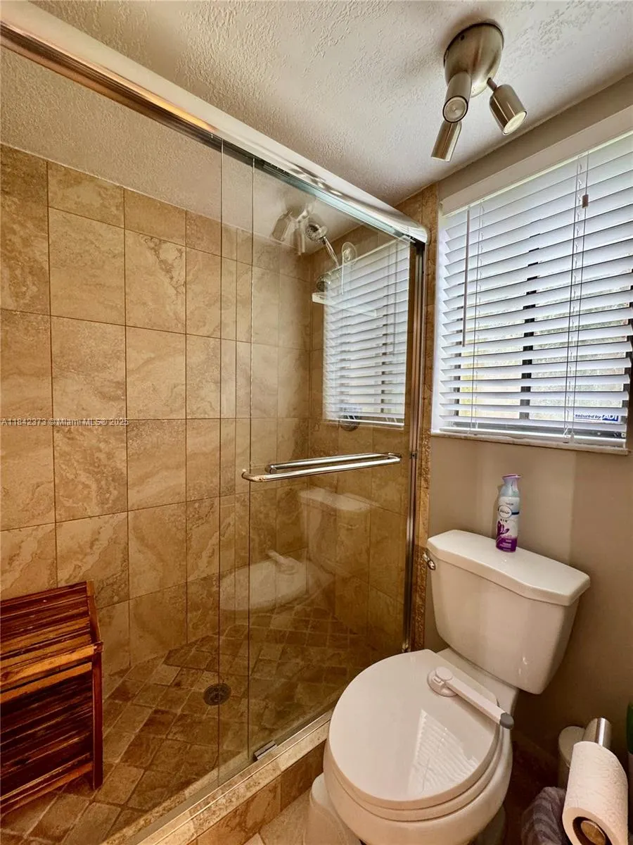185 Lakeview Dr, #101