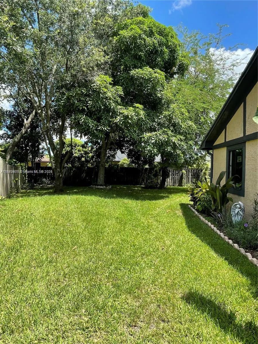 9209 NW 49th Pl