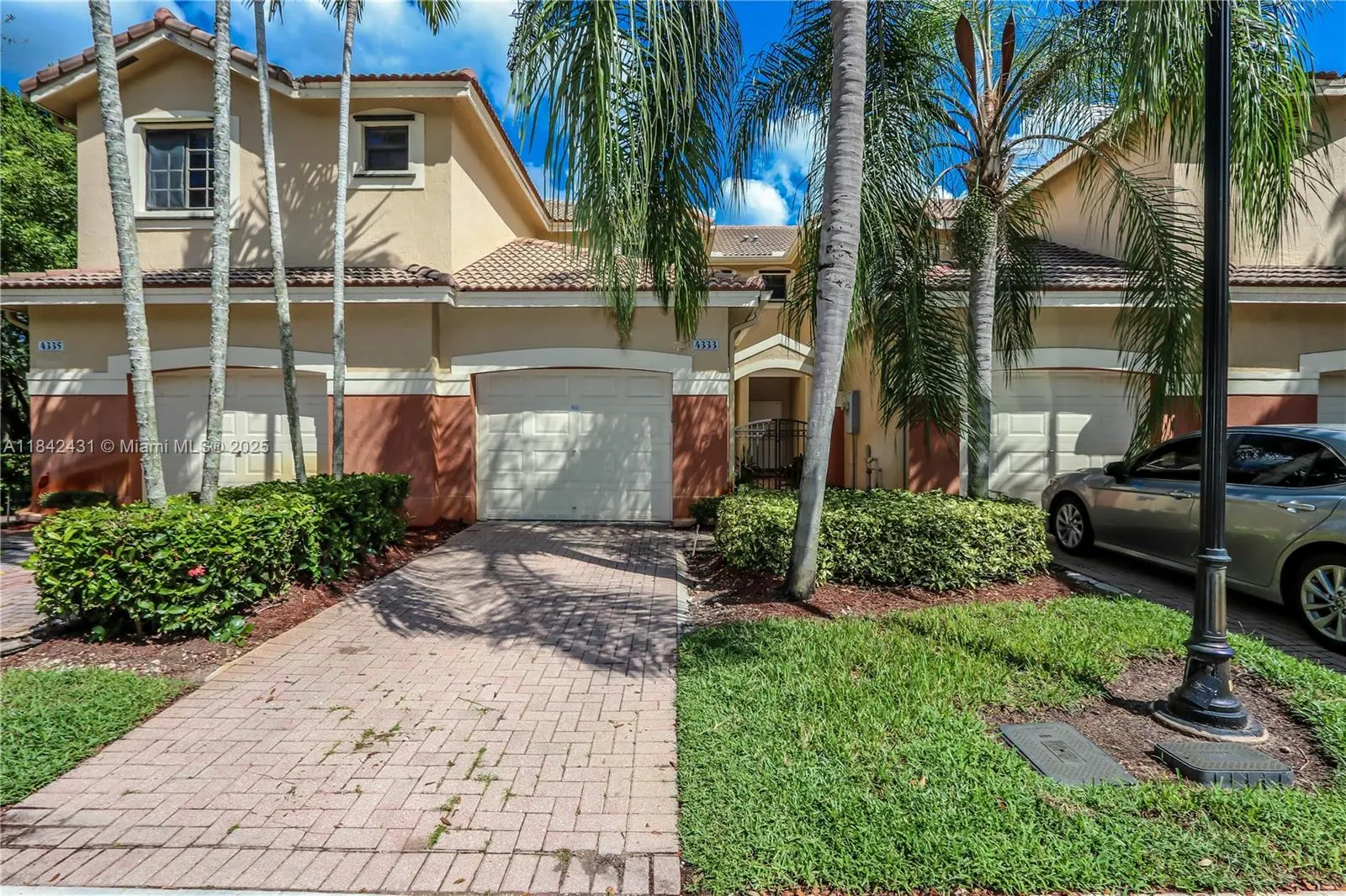 4333 Vineyard Cir